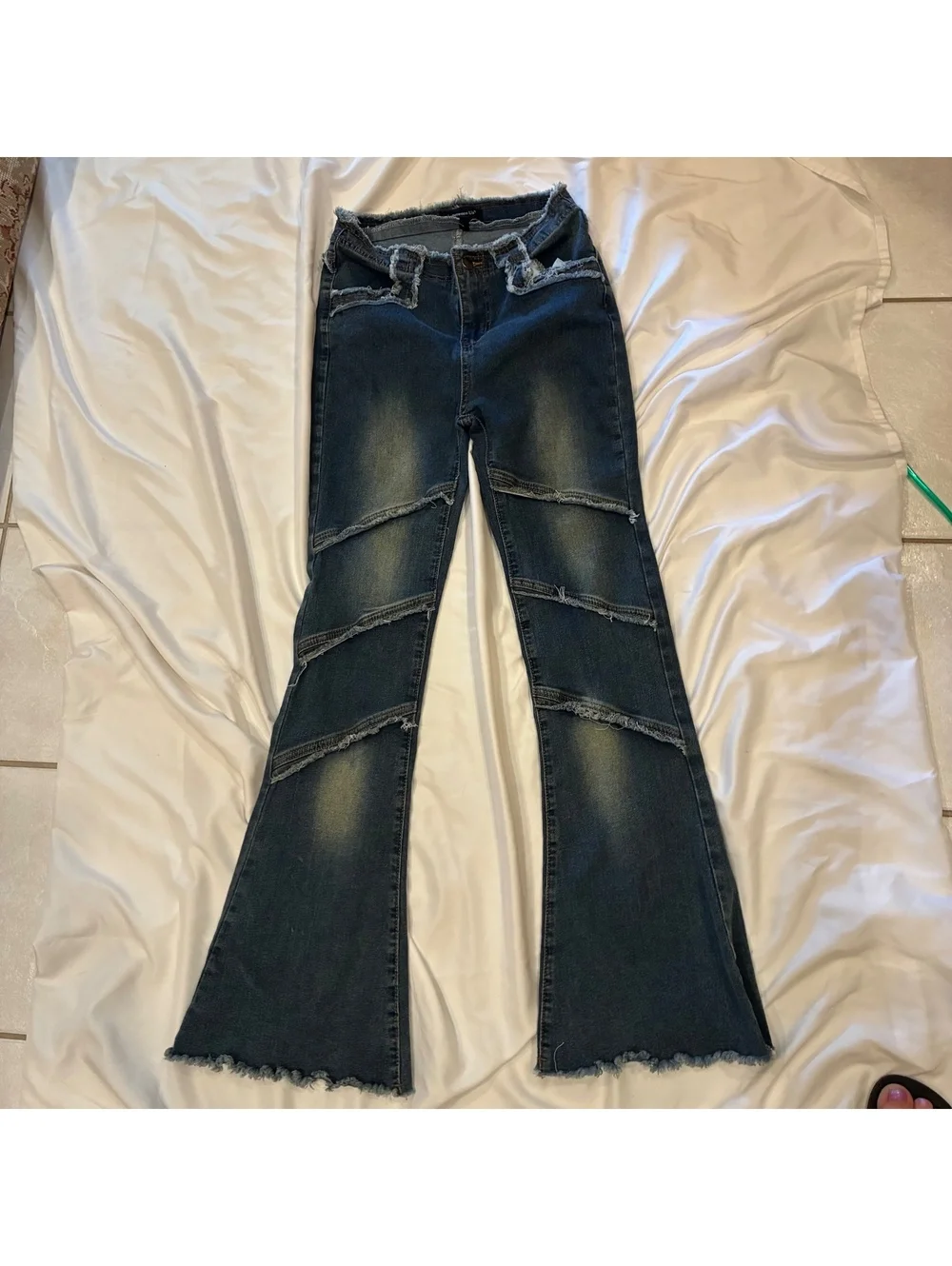 Between Us Womans Sz 7 Y2K Frayed Panel Flared Dark Wash Denim Jeans
